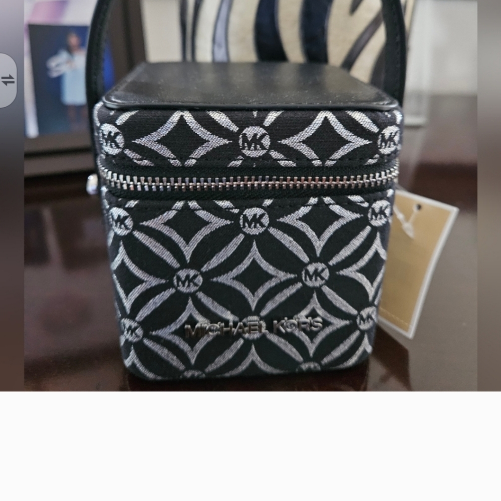 Michael Kors Sandrine Small Box Bag - Picture 2 of 5